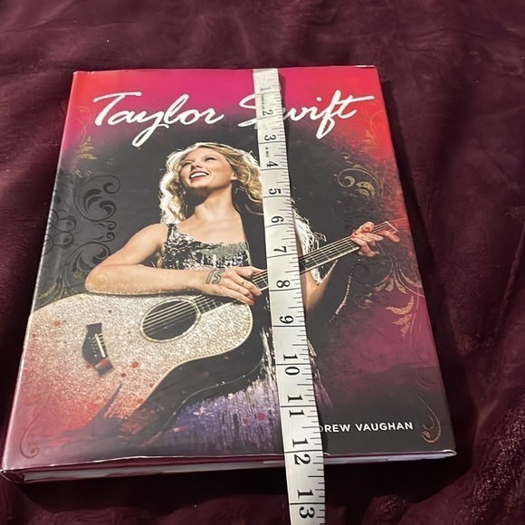 Taylor Swift Book - Picture 3 of 5